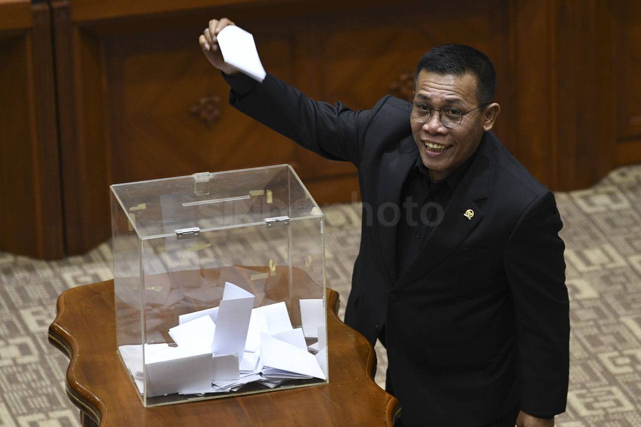 Komisi III DPR Lakukan...