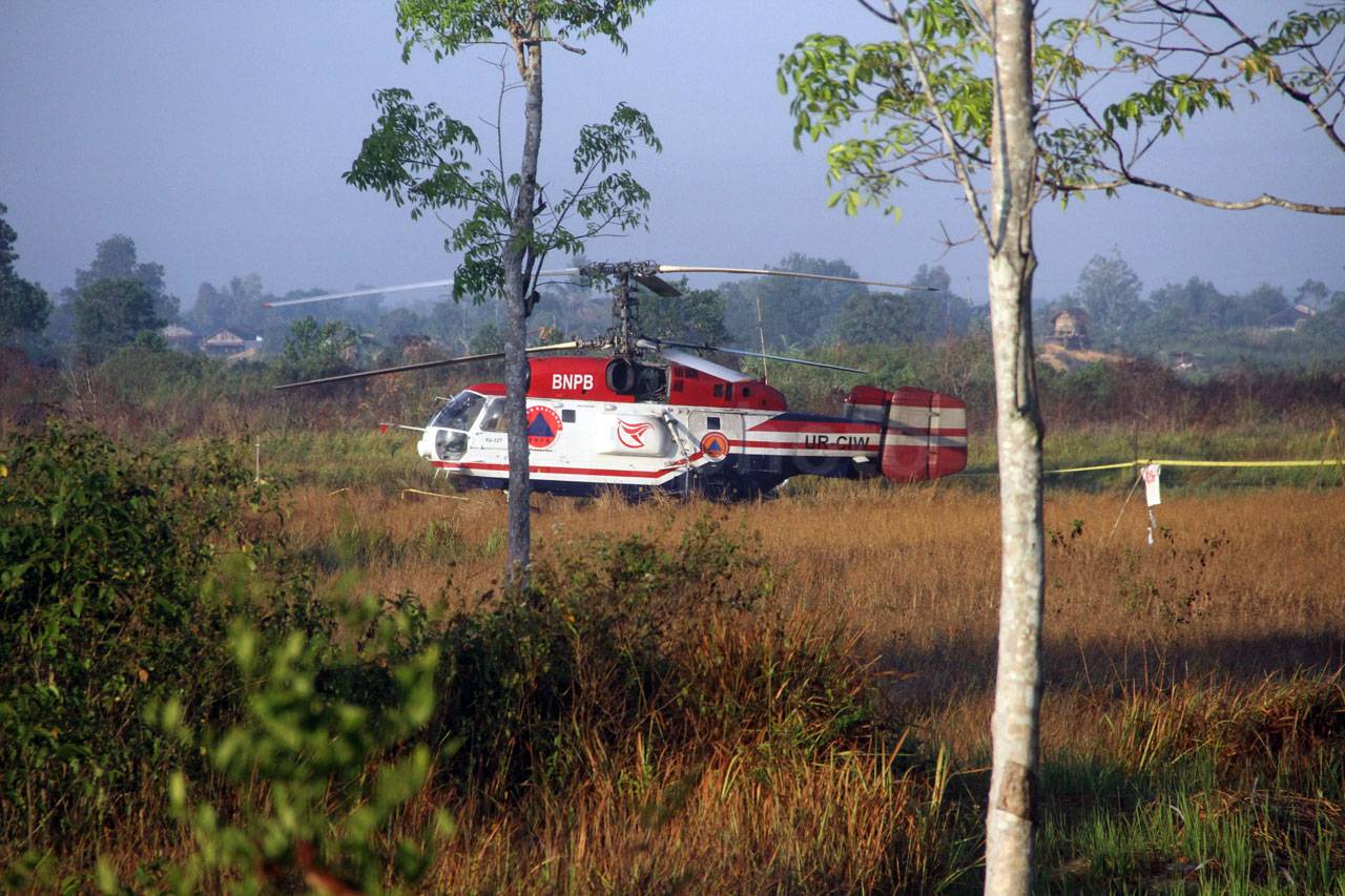 Helikopter BNPB Mendarat...