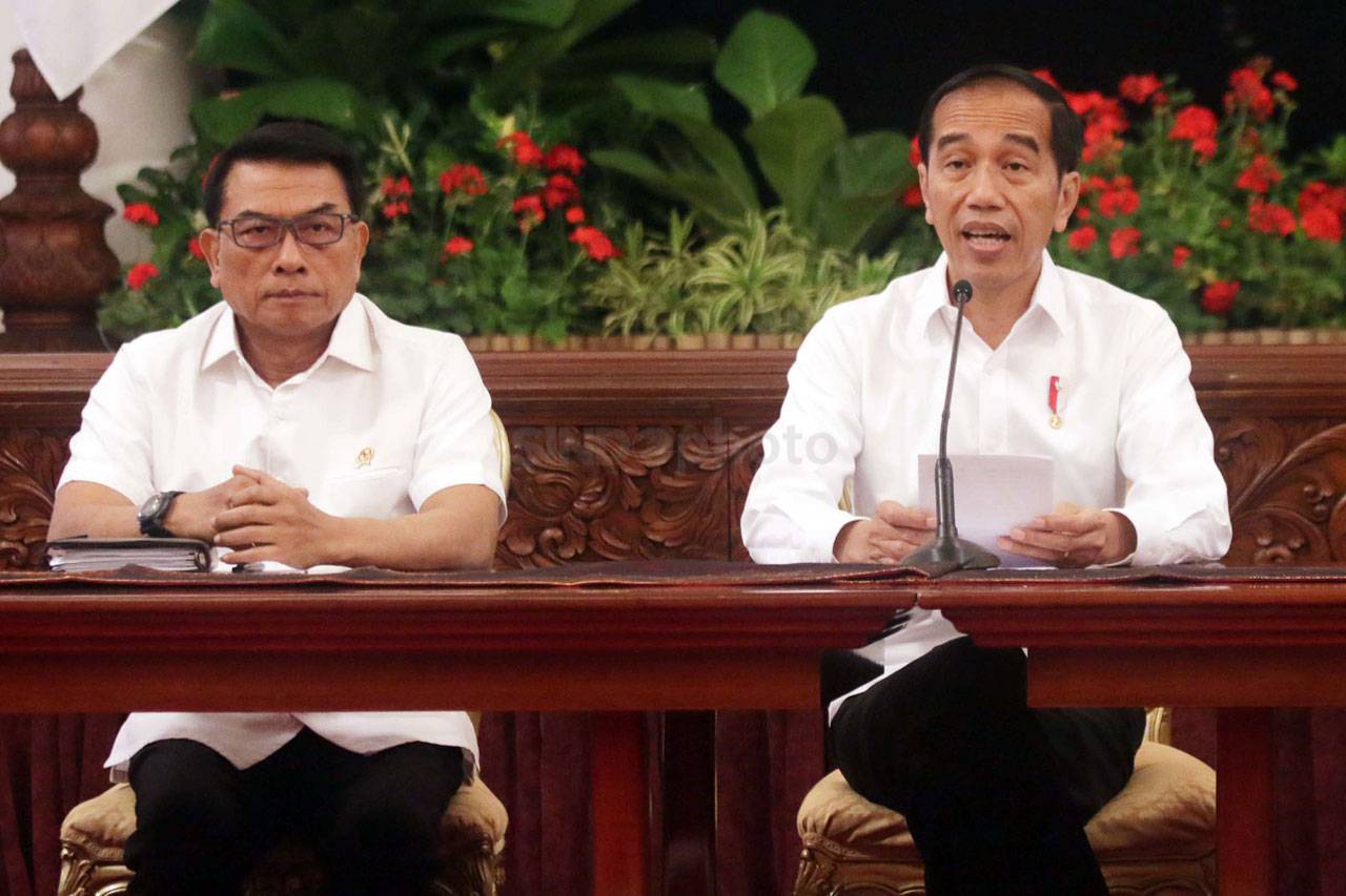 Presiden Jokowi Berikan...