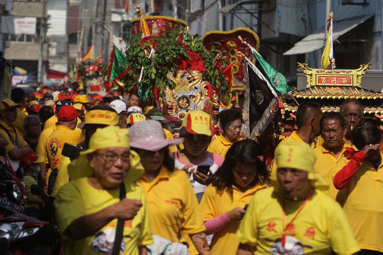 Kirab Dewa Bumi Kelilingi...