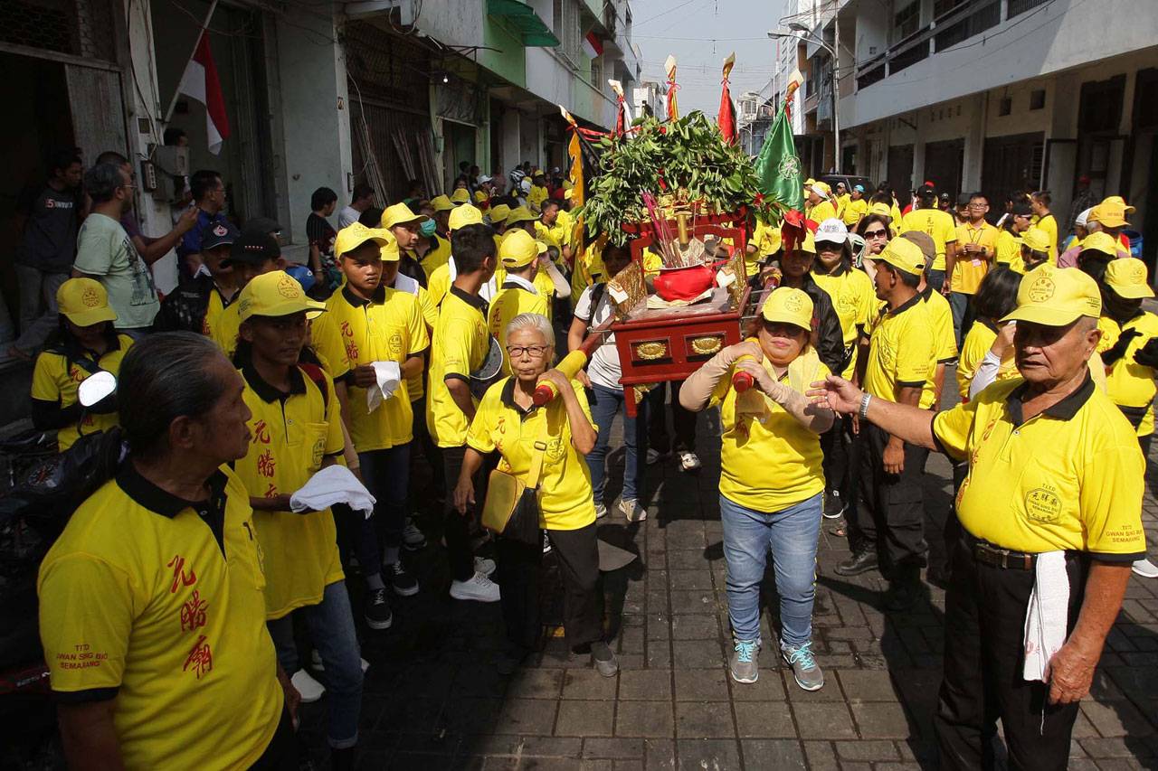 Kirab Dewa Bumi Kelilingi...