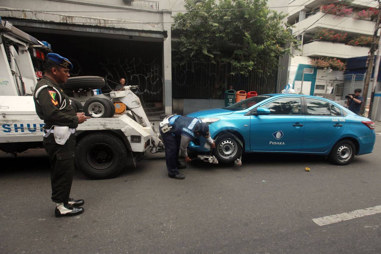 Petugas Dishub Jakarta...