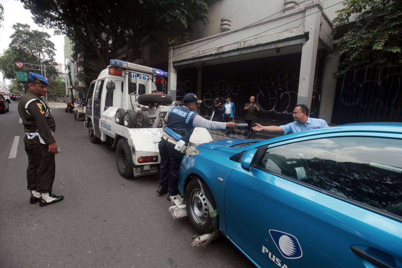 Petugas Dishub Jakarta...