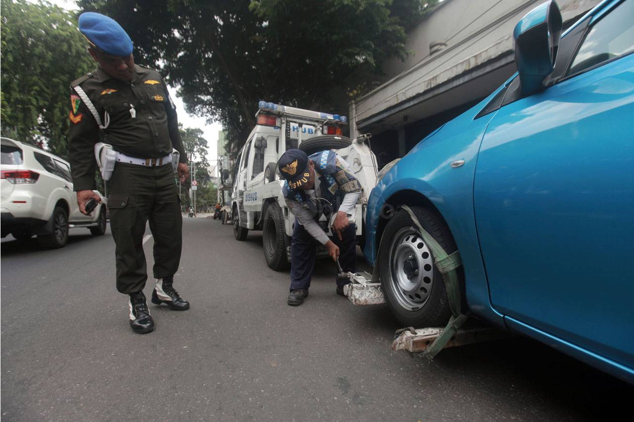 Petugas Dishub Jakarta...