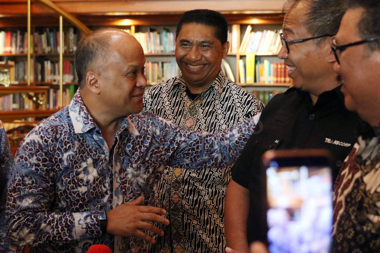 PWI Berikan Penghargaan...