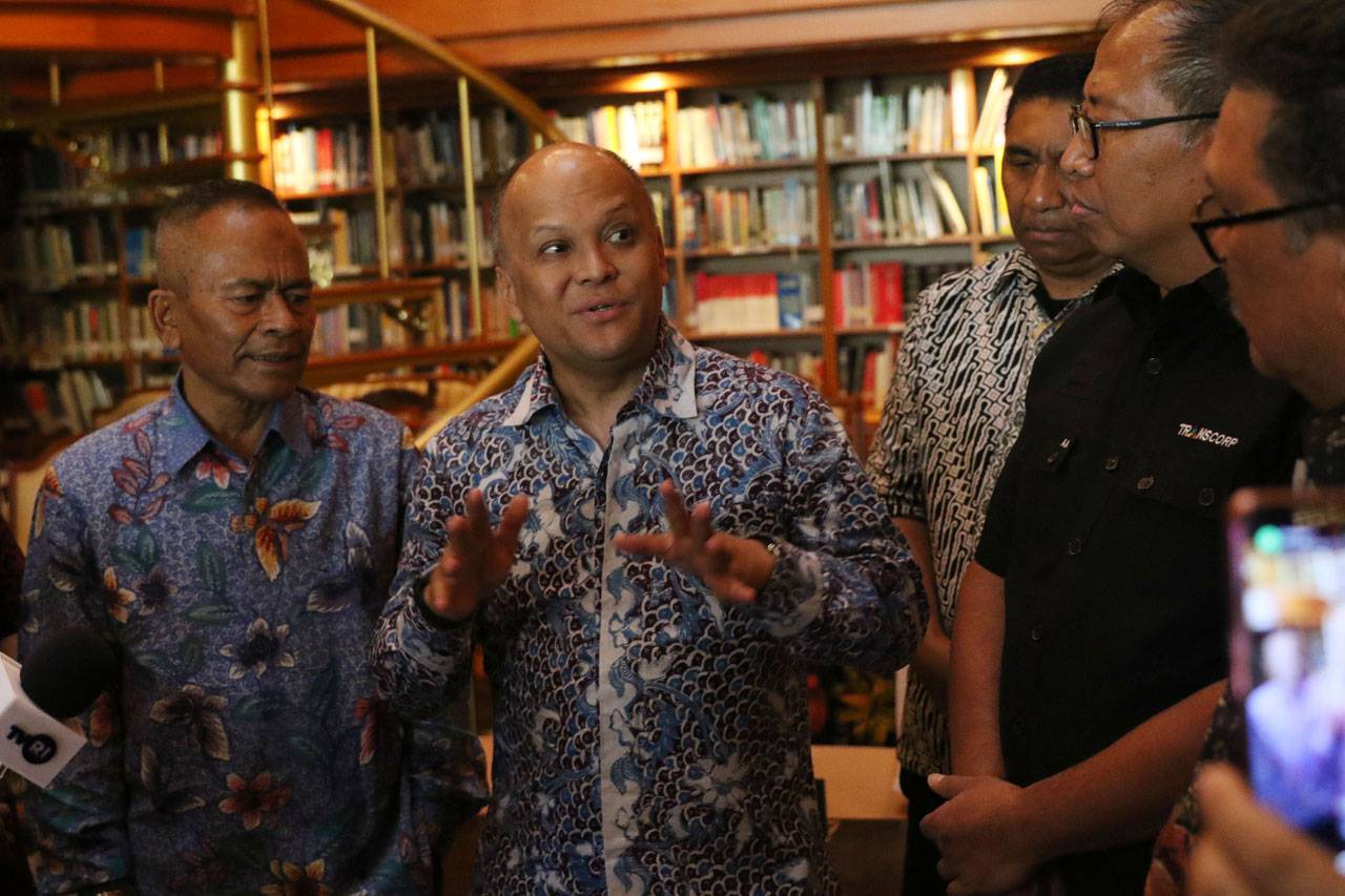 PWI Berikan Penghargaan...