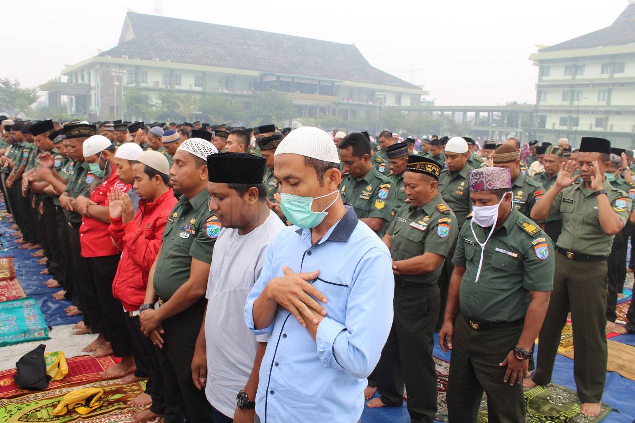 Umat Islam Laksanakan...
