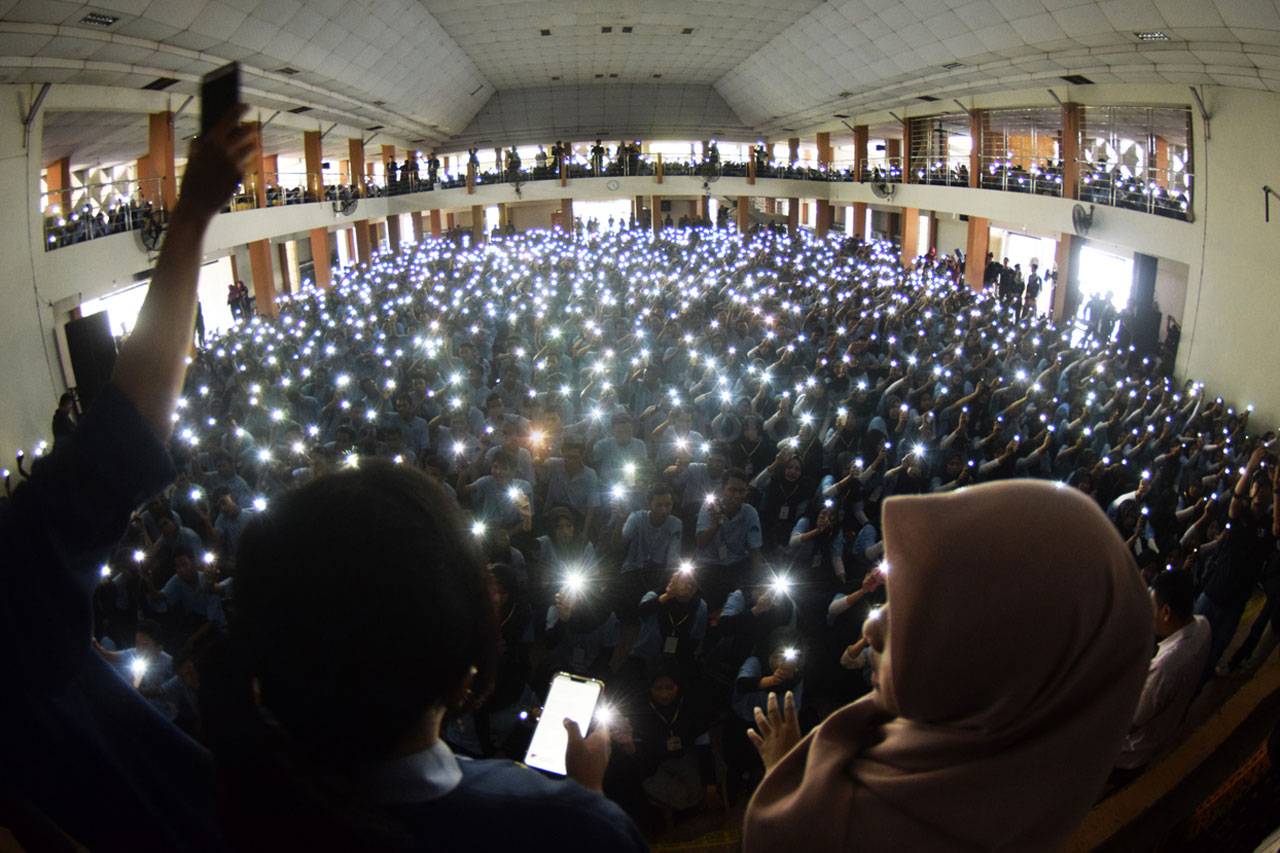 2.670 Mahasiswa Nyanyikan...
