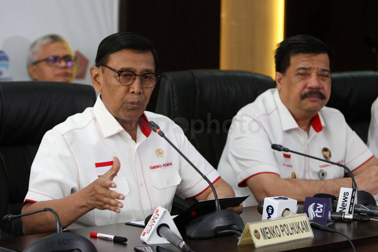 Wiranto Berikan Keterangan...