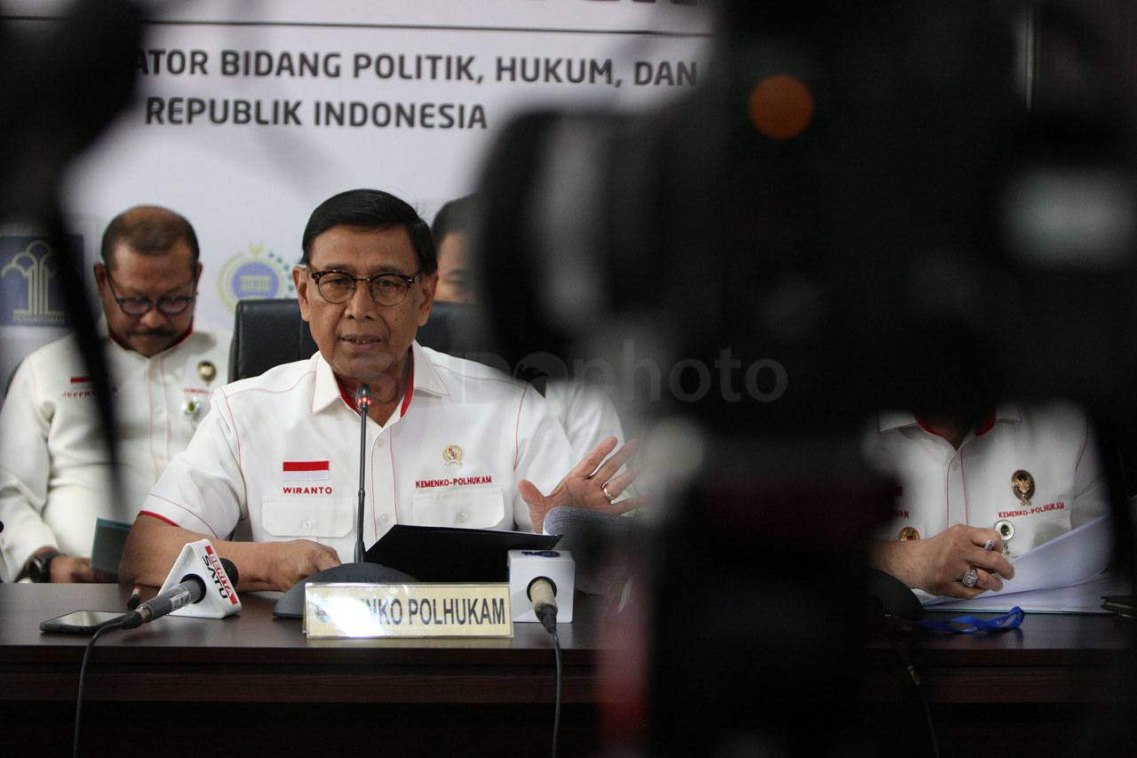 Wiranto Berikan Keterangan...