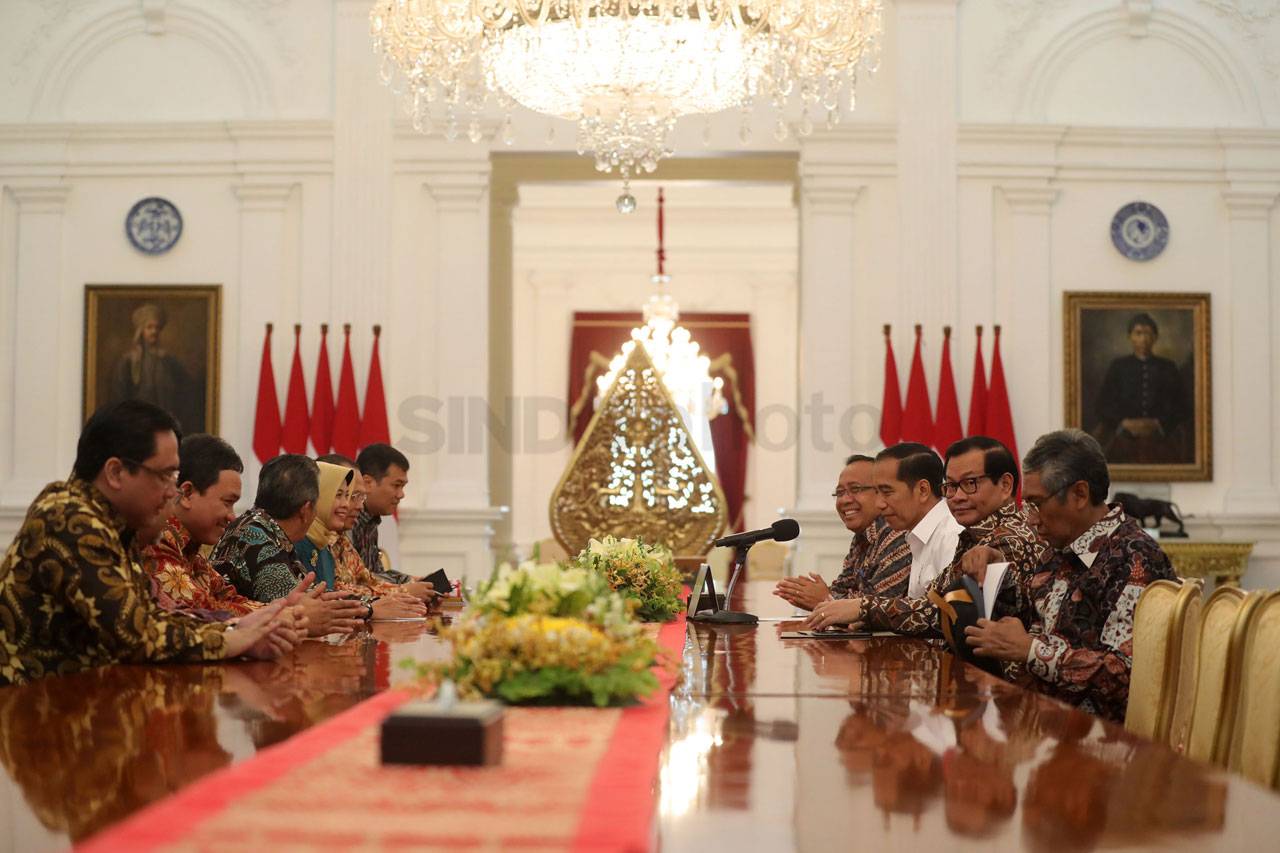 Presiden Jokowi Terima...