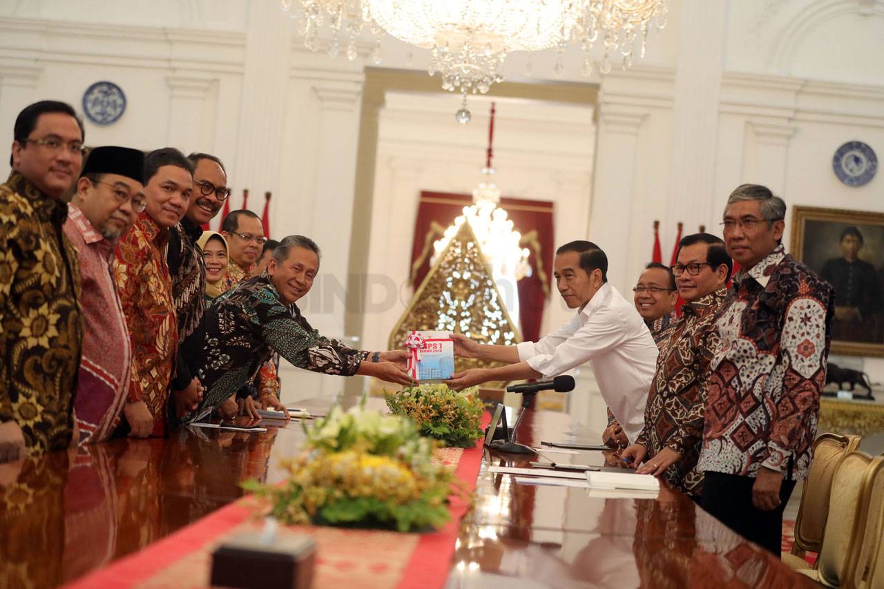 Presiden Jokowi Terima...