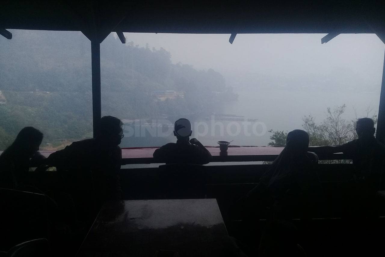 Danau Toba Diselimuti...