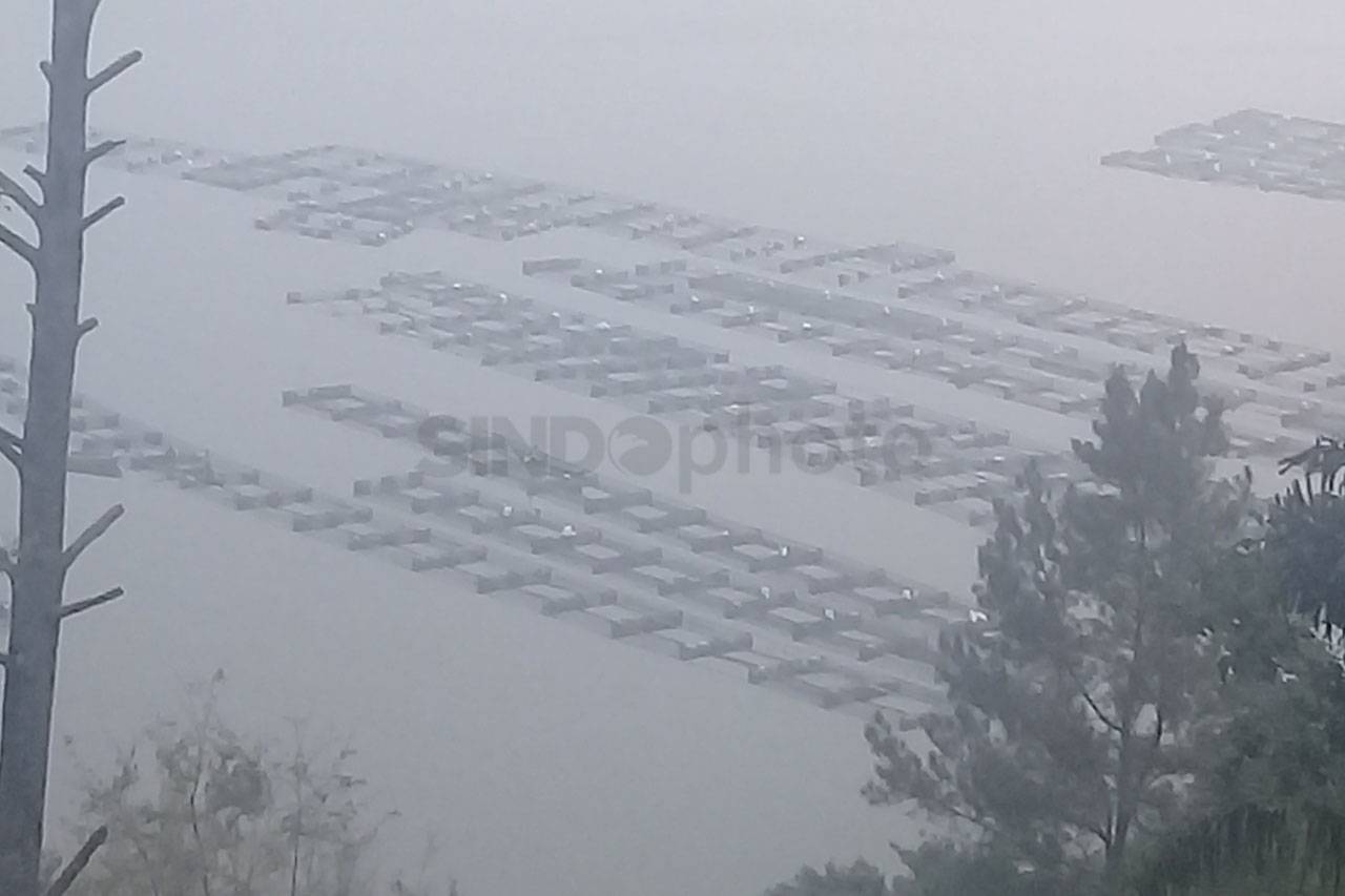 Danau Toba Diselimuti...