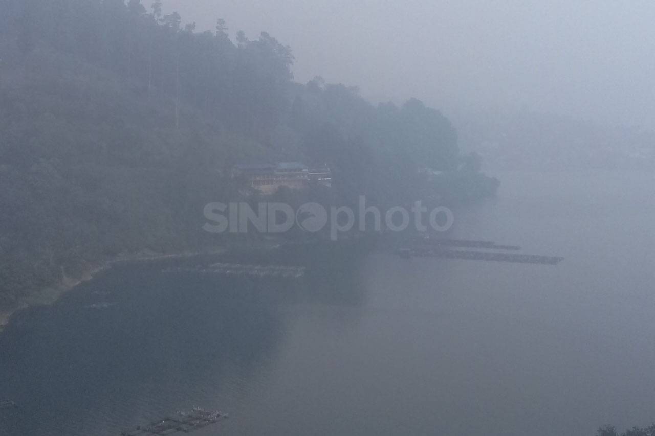 Danau Toba Diselimuti...
