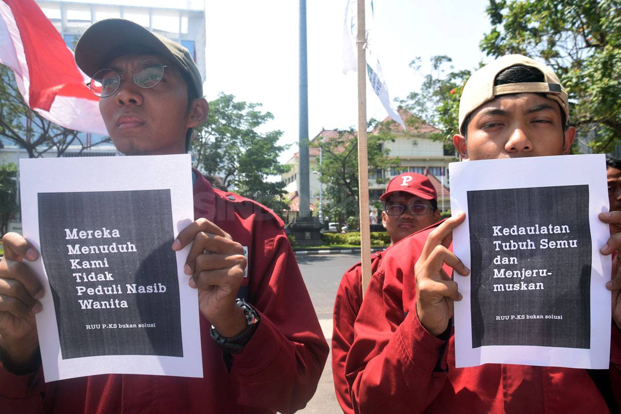 KAMMI Demo Tolak Pengesahan...