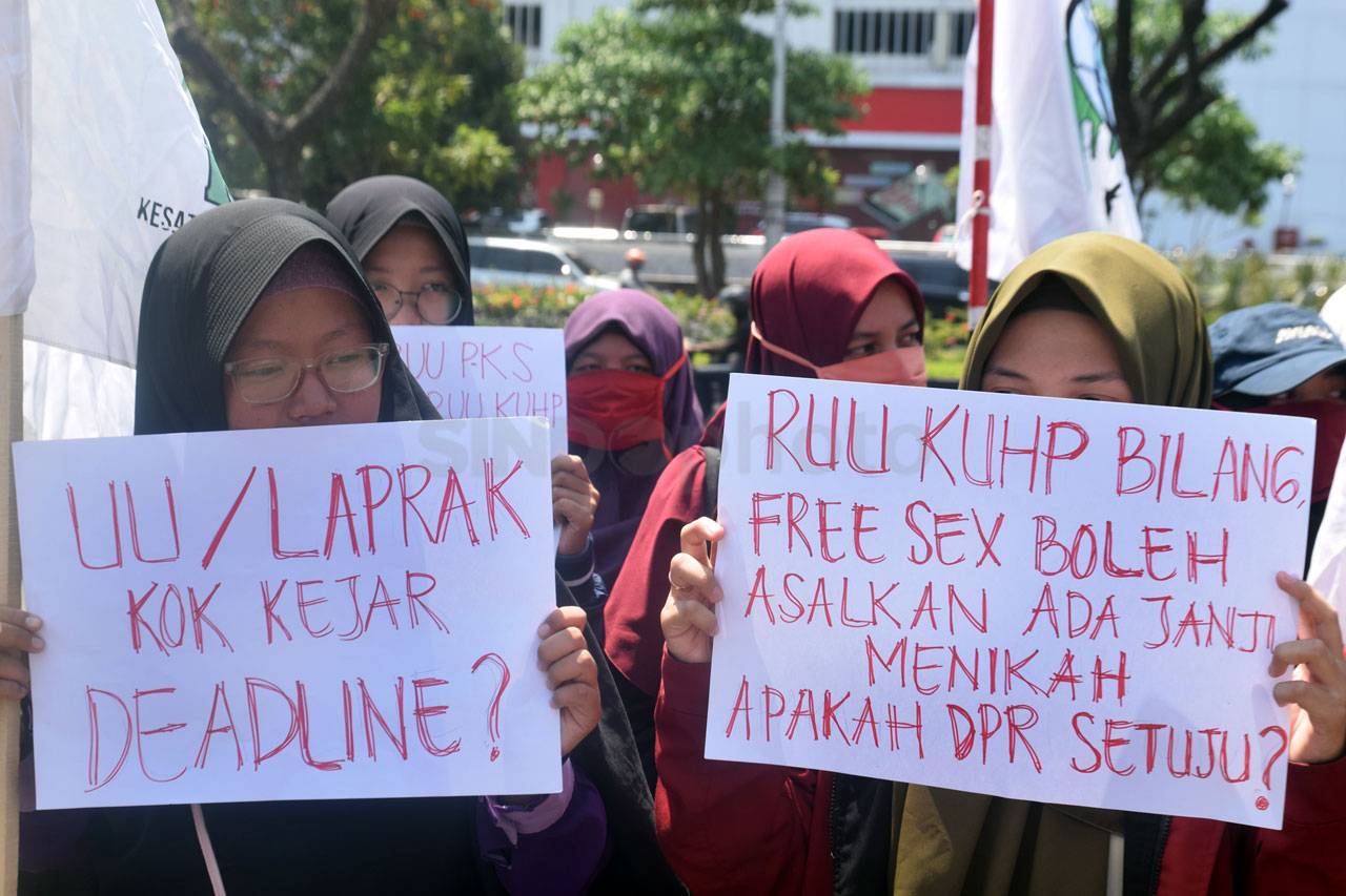 KAMMI Demo Tolak Pengesahan...