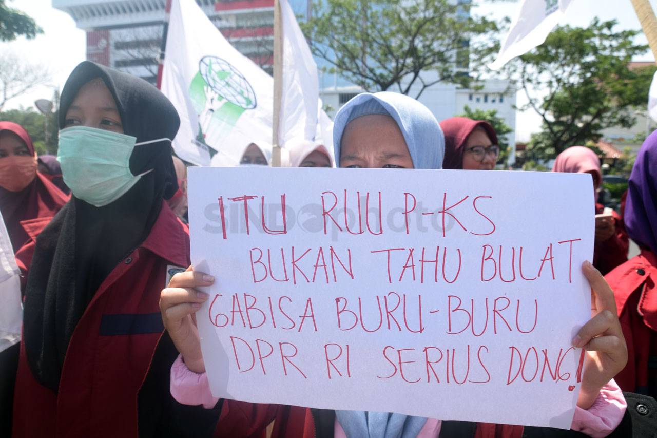 KAMMI Demo Tolak Pengesahan...