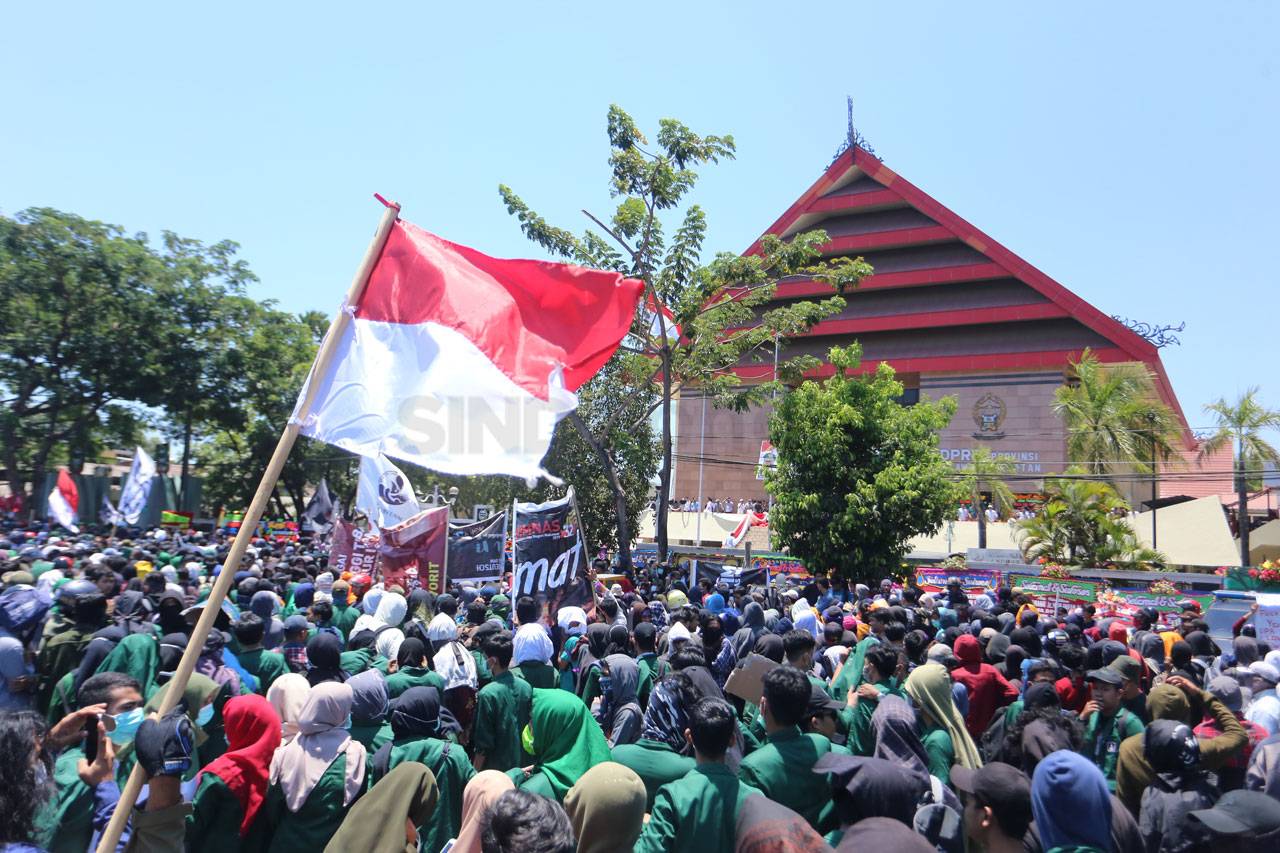 Demo Mahasiswa di Depan...