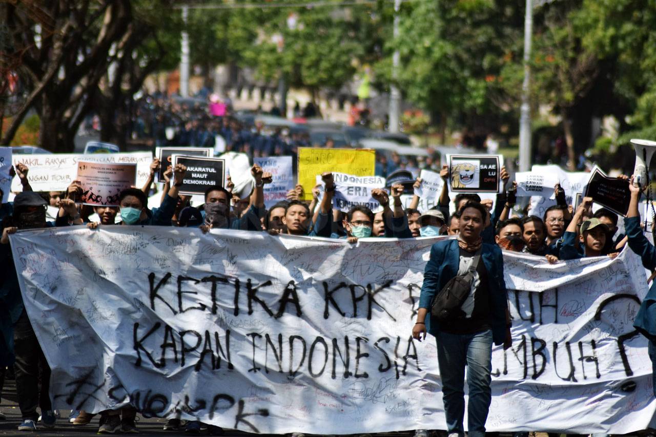Setelah Robohkan Pagar,...
