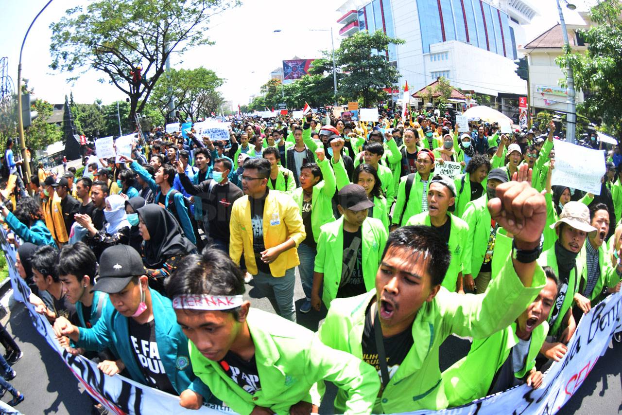 Setelah Robohkan Pagar,...
