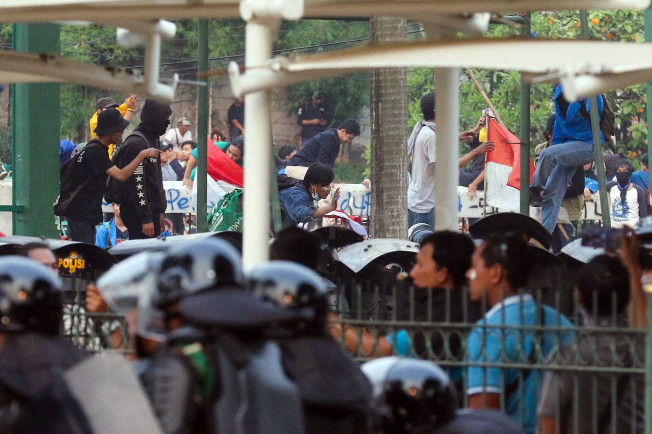 Demo di Depan DPR Berakhir...