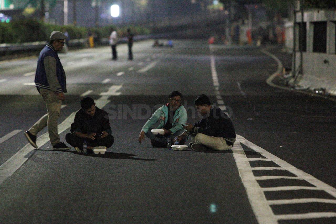 Kawasan DPR Ricuh, Ratusan...