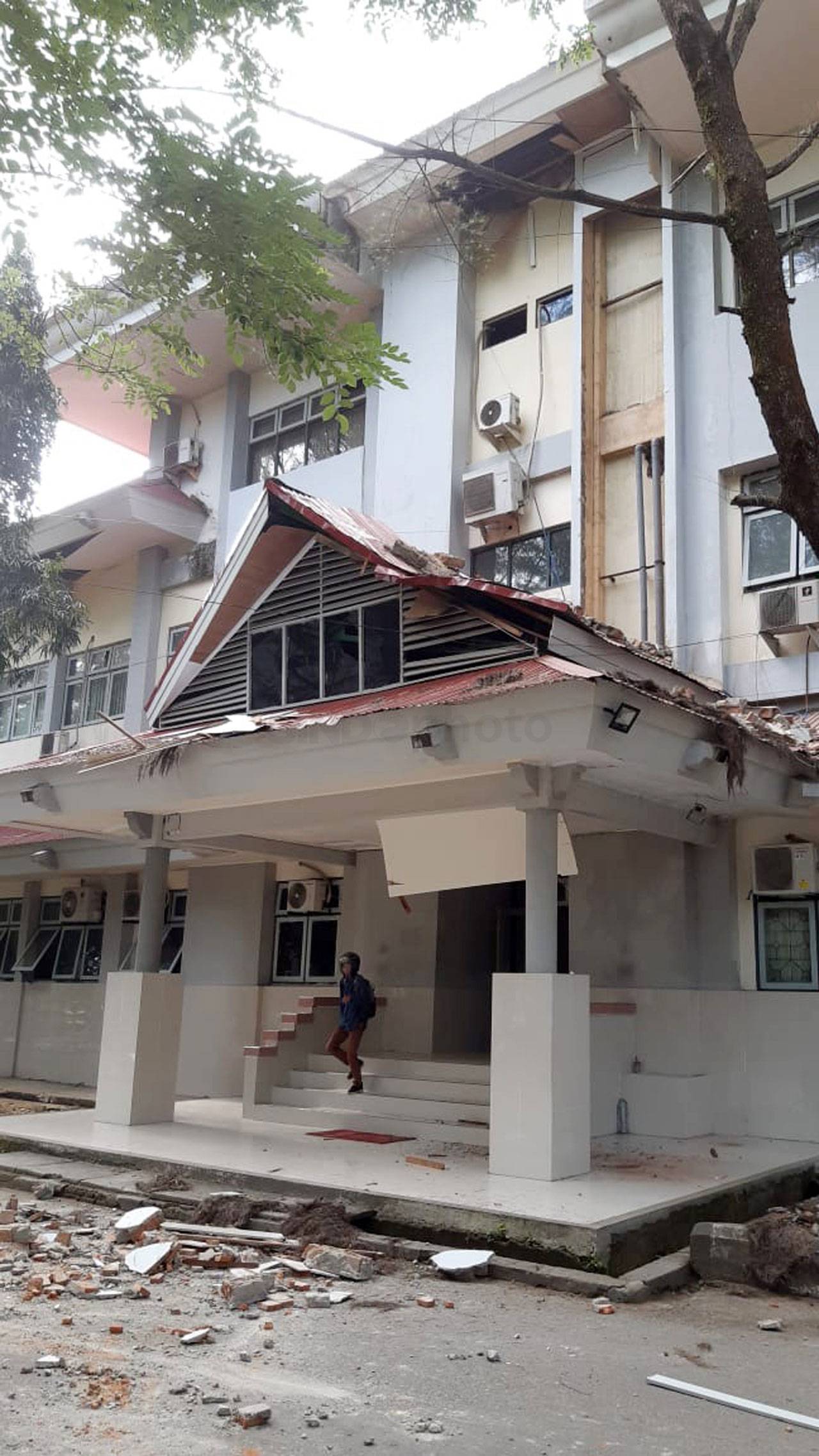 Gempa 6,5 SR Guncang...