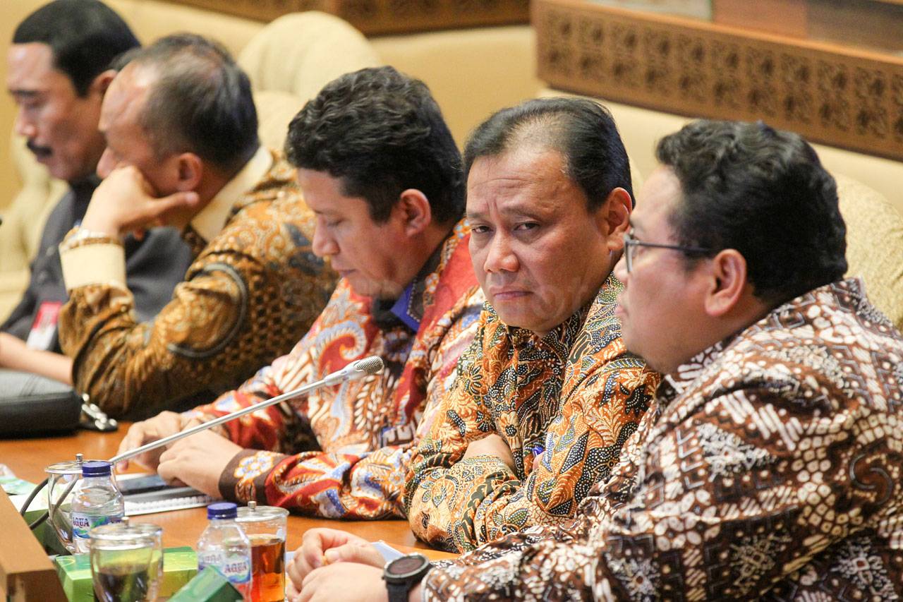 Komisi II dan KPU Bahas...