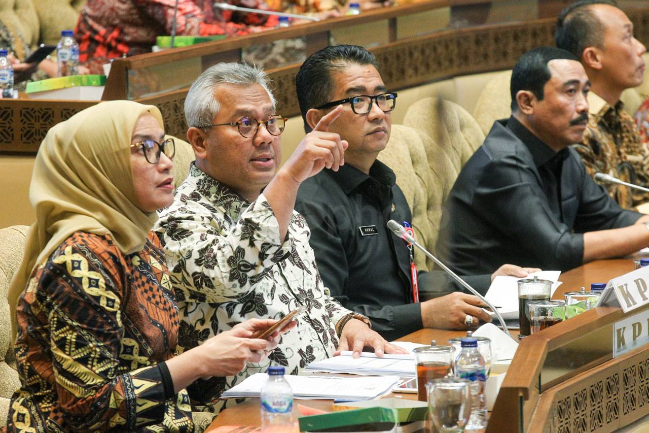 Komisi II dan KPU Bahas...