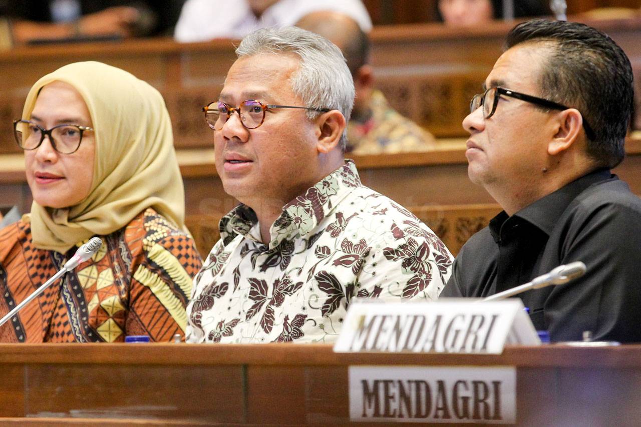 Komisi II dan KPU Bahas...
