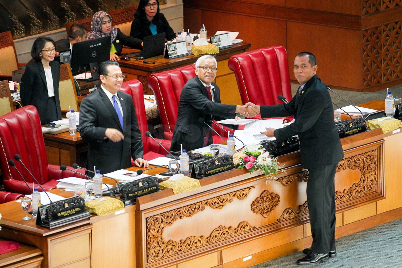 Paripurna DPR Sahkan...