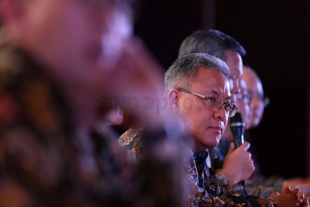 BCA Finance Terbitkan...