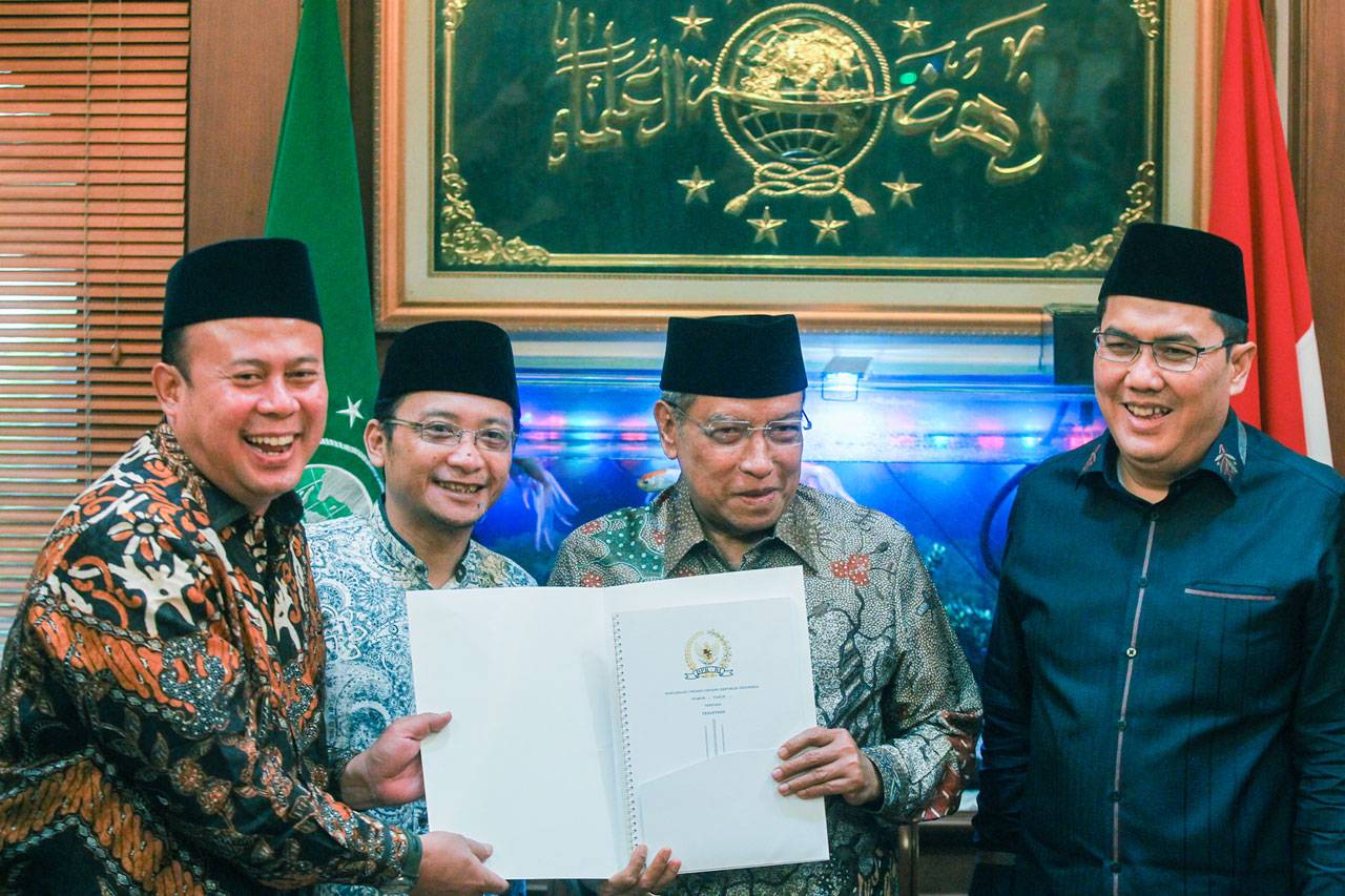 Fraksi PKB DPR Serahkan...