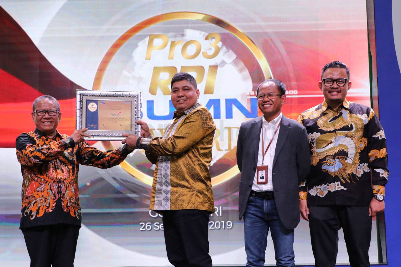 Telkom Raih Penghargaan...