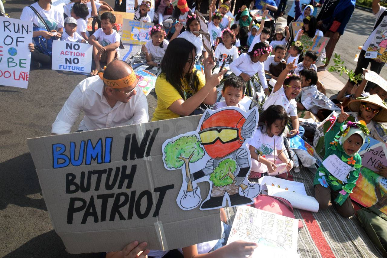 Ratusan Anak Gelar Aksi...