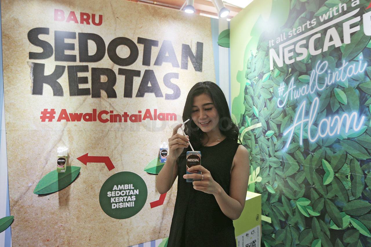 Sedotan Kertas Pertama...