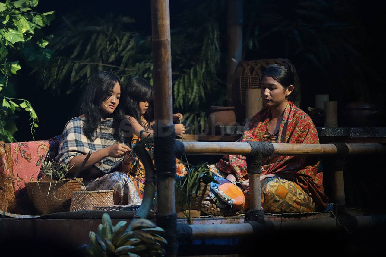 Maudy Koesnadi Tampil...