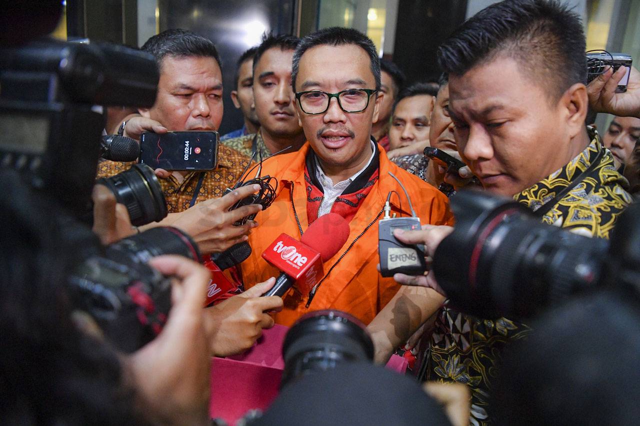 KPK Tahan Eks Menpora...