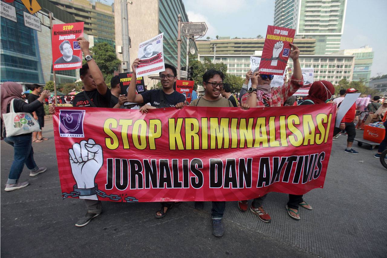 Desak Status Tersangka...