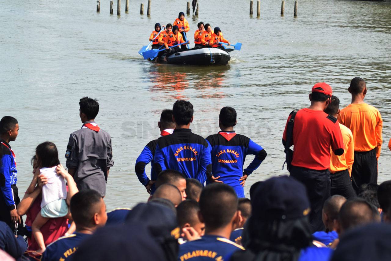 Meriahnya Lomba Dayung...