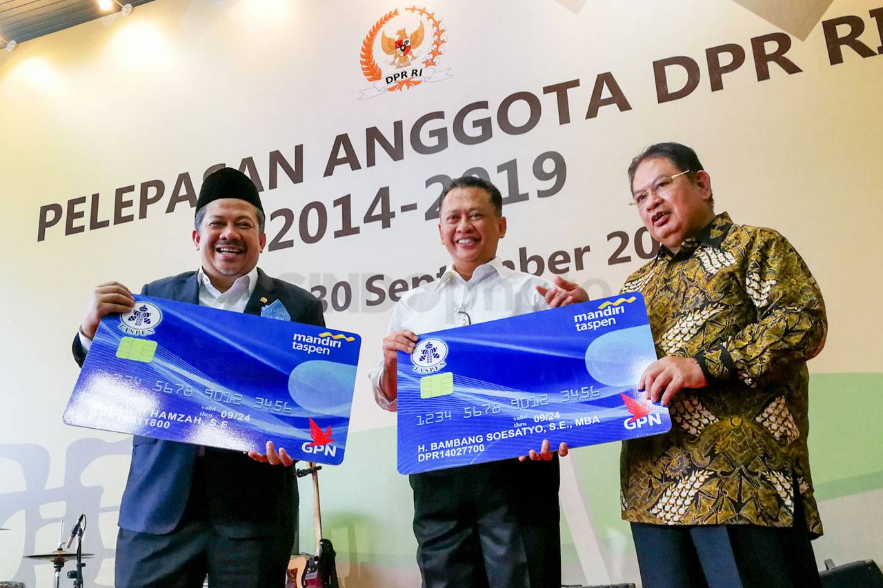 Taspen Serahkan Uang...