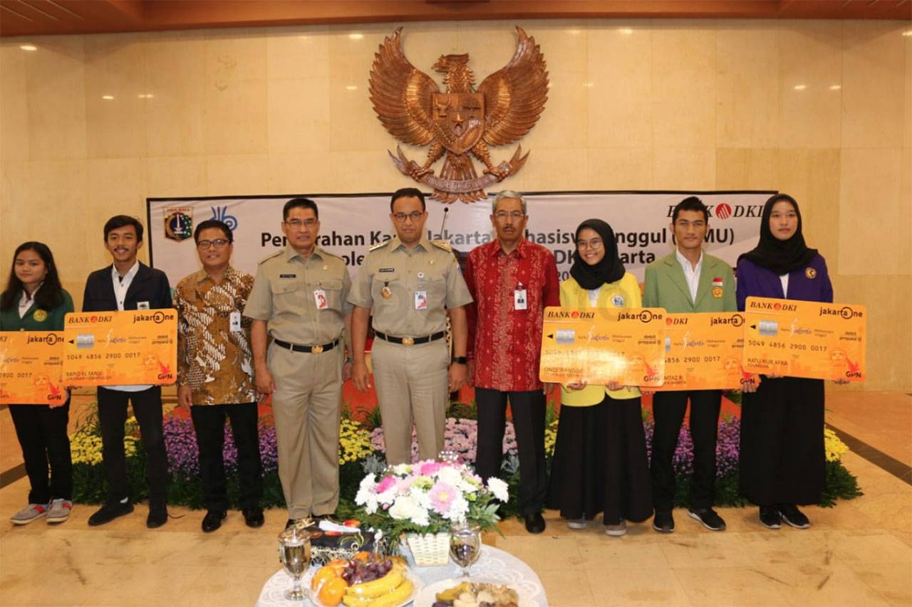 Bank DKI Serahkan Ribuan...