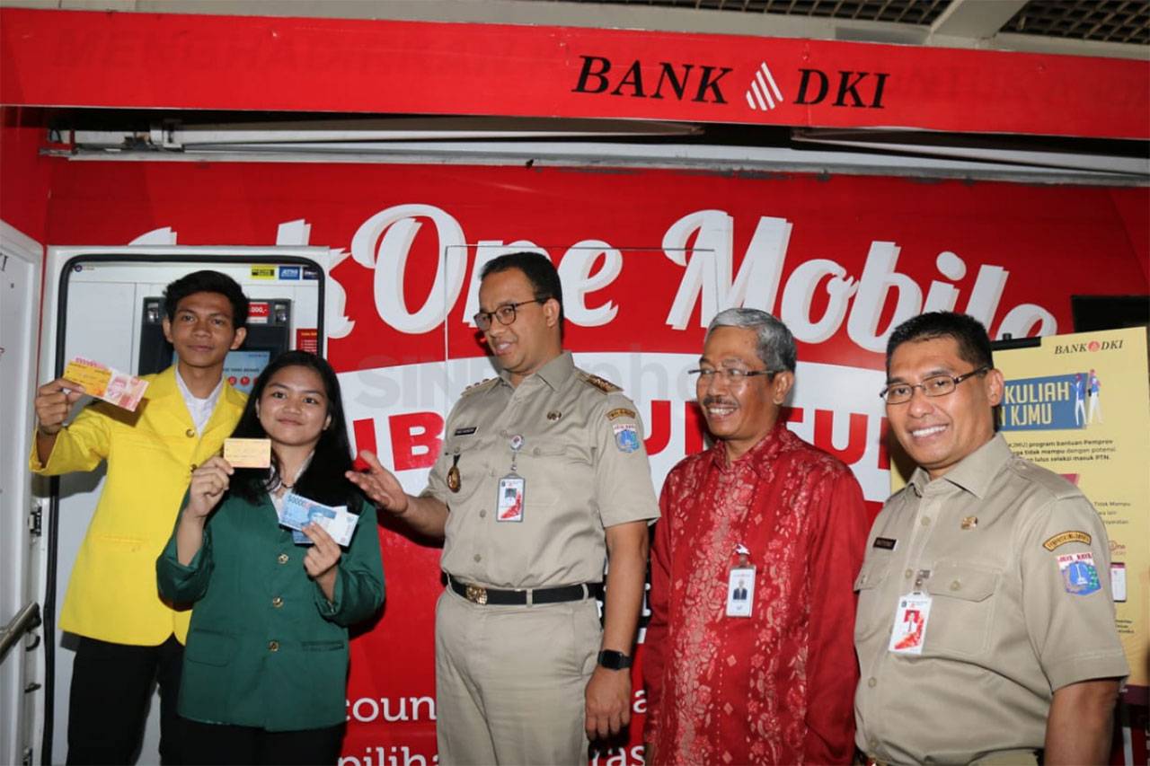 Bank DKI Serahkan Ribuan...