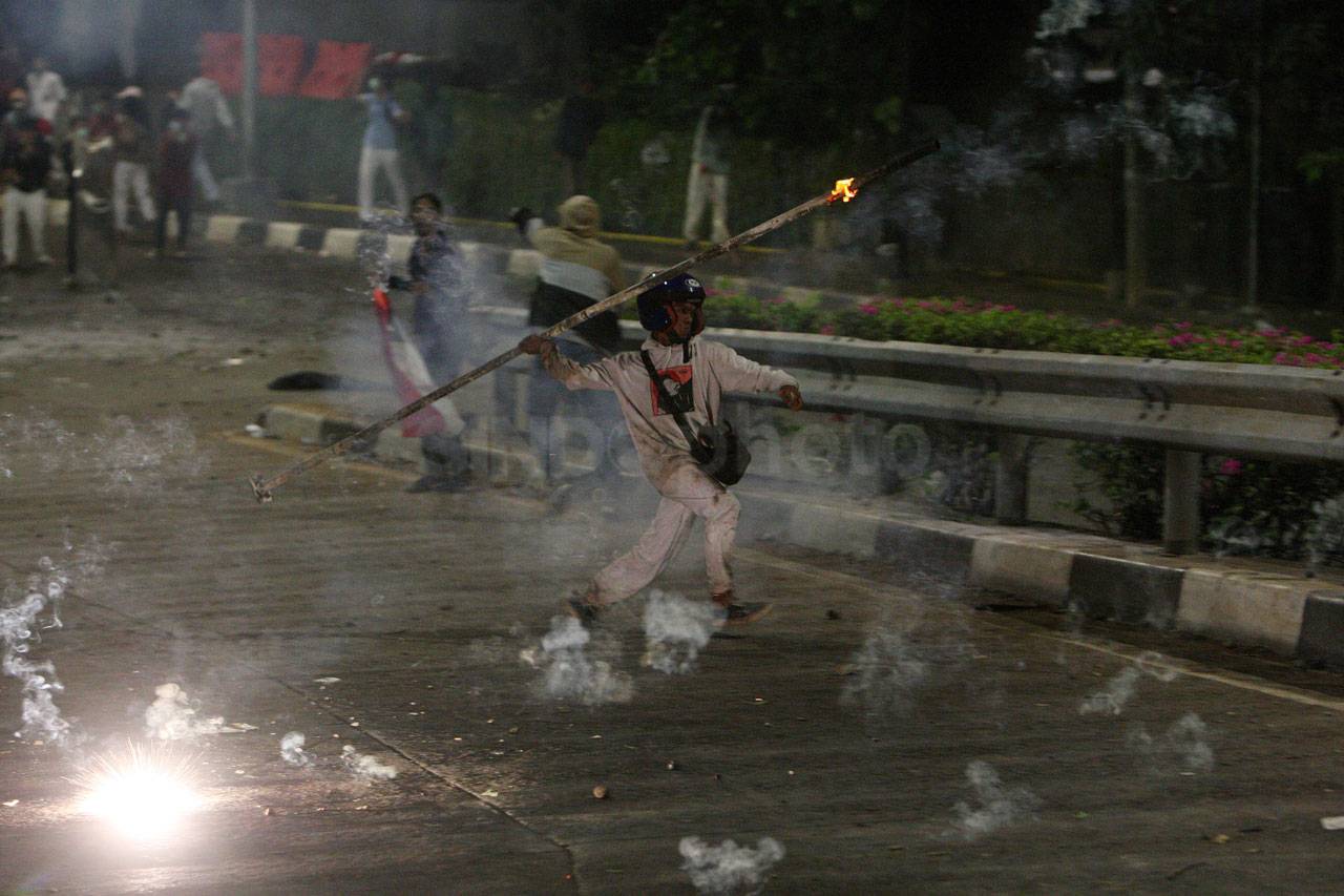Aksi Mahasiswa dan Pelajar...