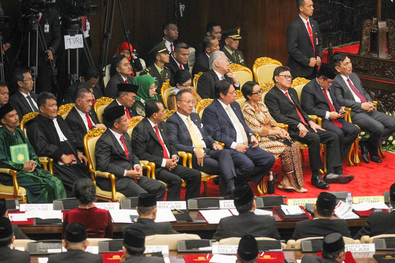 575 Anggota DPR dan...