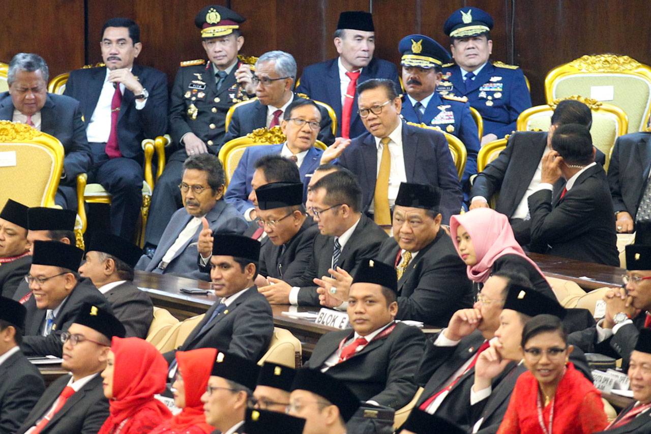 575 Anggota DPR dan...