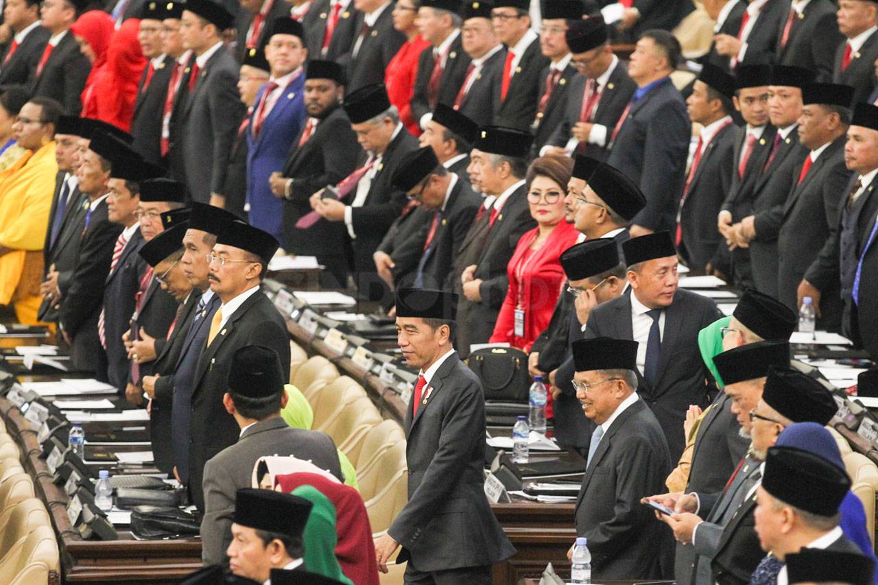 575 Anggota DPR dan...