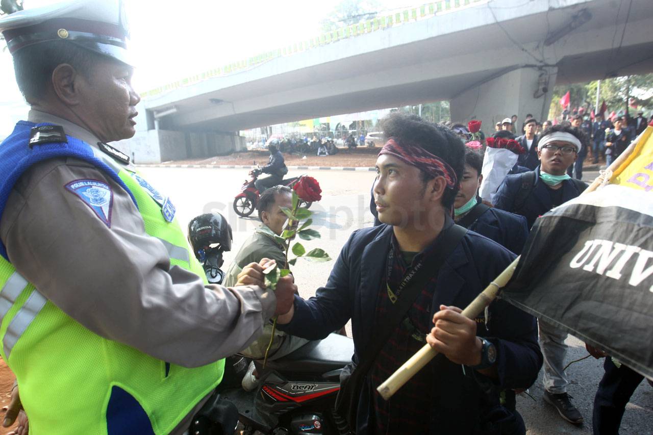 Aksi Damai Mahasiswa...
