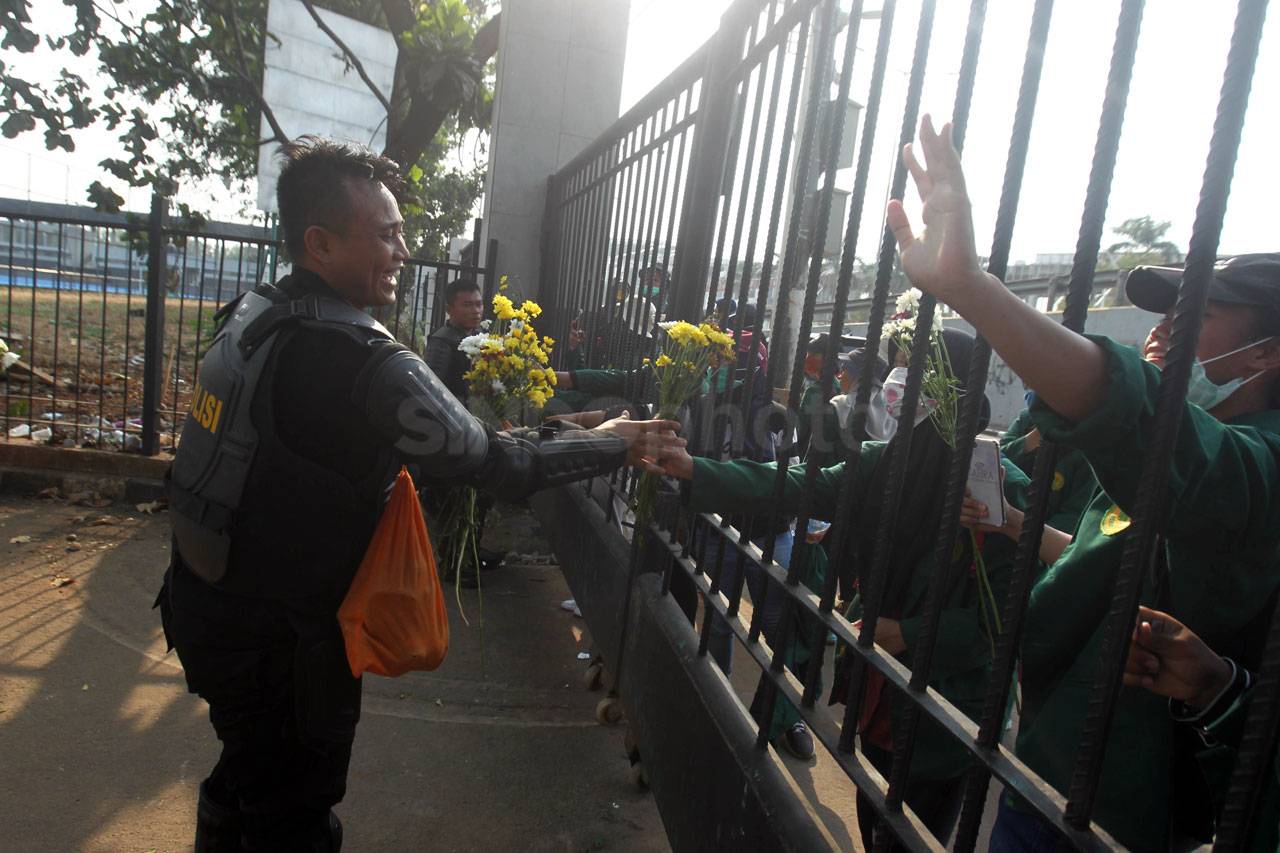 Aksi Damai Mahasiswa...